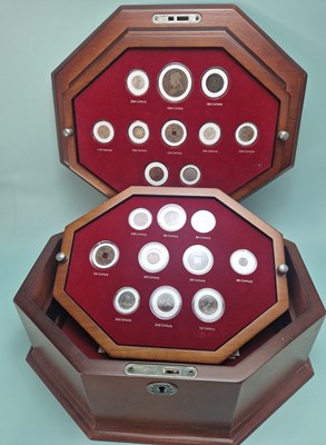 Lot 370 - A Danbury Mint boxed set '20 Centuries of...