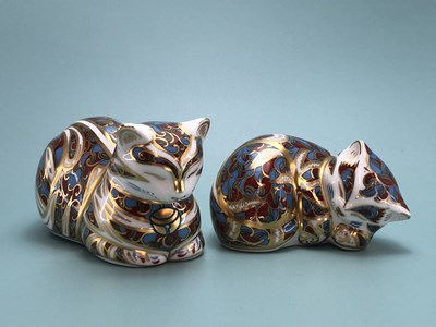 Lot 401 - A Royal Crown Derby contented cat paperweight...