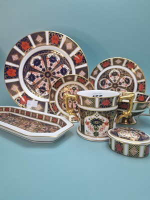 Lot 455 - A small collection of Crown Derby 1128 pattern...