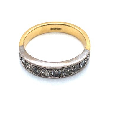 Lot 1 - A vintage 18ct hallmarked gold diamond...