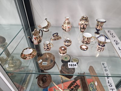 Lot 1634 - A collection of Crown Derby Imari palette...