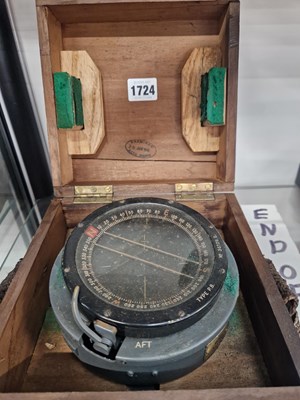 Lot 1724 - A wooden boxed A M type P8 RAF compass