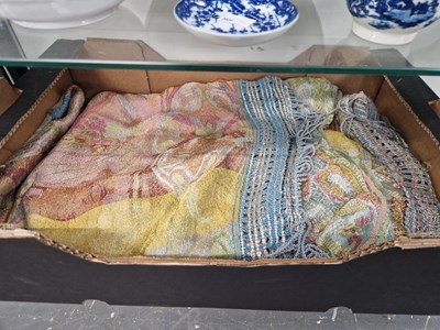 Lot 1735 - A machine made decorative throw