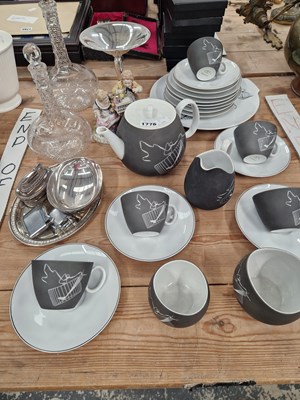 Lot 1776 - A Havilland Papageno pattern tea set, two...