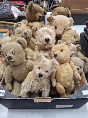 Lot 1805 - A collection of teddy bears