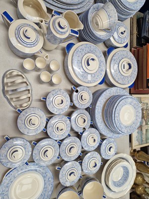 Lot 1808 - A Doulton Envoy pattern dinner service