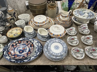 Lot 1926 - Wedgwood, Keeling and Paragon tea and dinner...