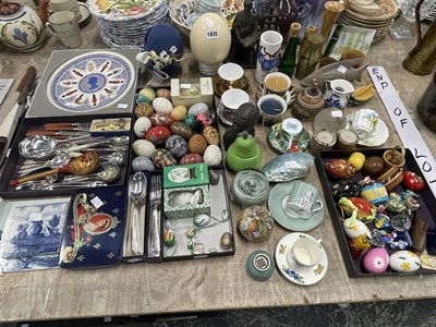 Lot 1935 - Stone and other eggs, cutlery, coffee wares,...