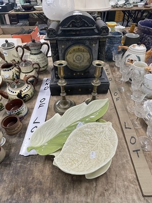 Lot 1954 - A black slate mantel clock, an oil lamp, a...