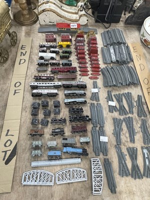 Lot 1977 - A collection of Lone Star rail and rolling stock