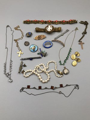 Lot 95 - Antique and later jewellery to include a cameo...