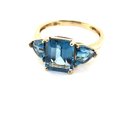 Lot 9 - A 9ct stamped gem set ring assessed as 9ct...