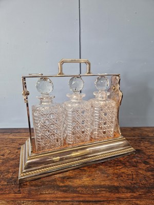 Lot 904 - A Betjemann's electroplate three bottle tantalus