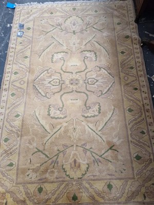 Lot 1537 - An oriental rug of Uushak design 156 x 105 cm
