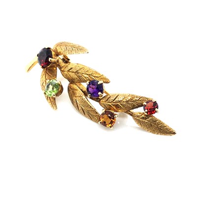 Lot 24 - A vintage 9ct hallmarked gold gem-set brooch....