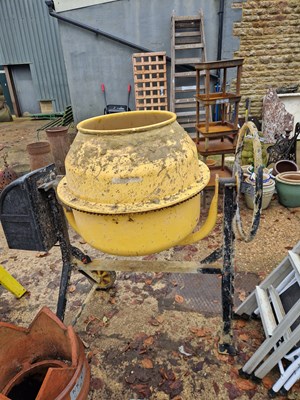 Lot 752 - A cement mixer