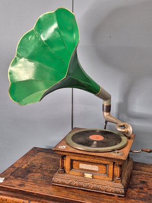 Lot 648 - A vintage early 20th-century oak-cased...