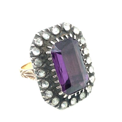 Lot 43 - A vintage large cocktail-style ring....
