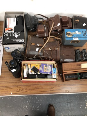 Lot 2111 - Cameras and their accessories together with...