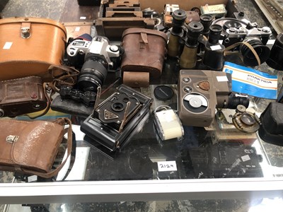 Lot 2129 - Vintage cine and other cameras, some...