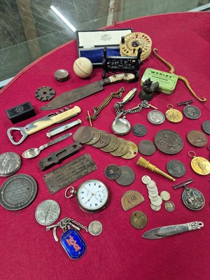 Lot 209 - Collectibles to include medals, M.O.P. handled...