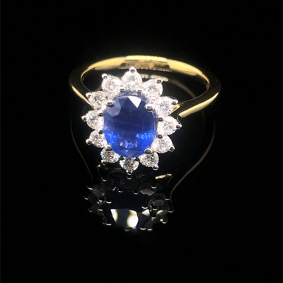 Lot 126 - An 18ct hallmarked yellow and white gold oval...