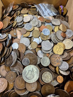 Lot 222 - A large selection of GB and World coins, bank...