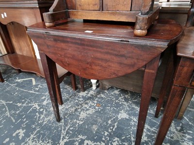 Lot 1075 - A 19th century Pembroke table