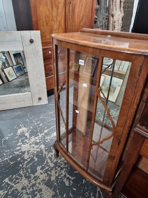 Lot 1077 - A 1950's display cabinet