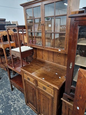 Lot 1072 - A Georgian style small oak dresser with...