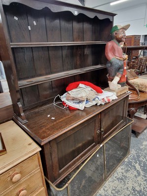 Lot 1126 - An early 20th century oak dresser with plate rack
