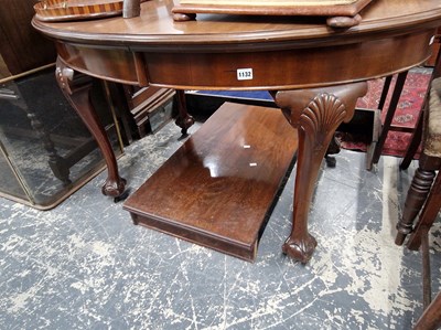 Lot 1132 - An early 20th century mahogany oval extending...