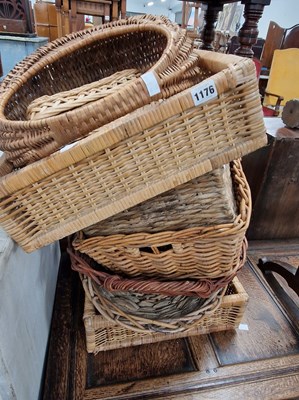 Lot 1176 - A quantity of wicker baskets.