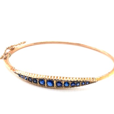 Lot 116 - An antique graduated gem set hinged...