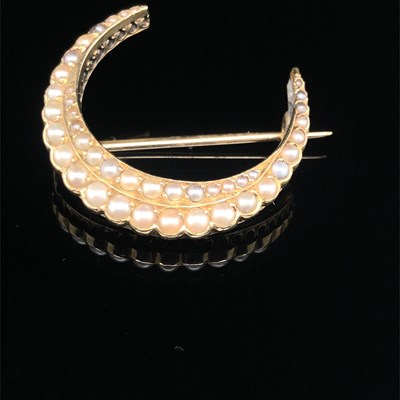 Lot 117 - An antique crescent moon seed pearl brooch,...