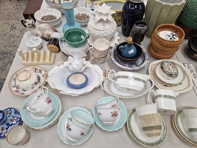 Lot 2162 - A Doulton part tea set and other china wares