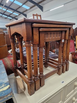 Lot 1219 - A nest of three oak occasional tables.