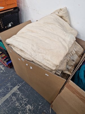 Lot 1278 - A large collection of pale cream damask...