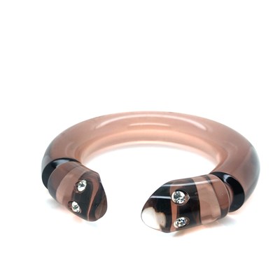 Lot 123 - An unusual vintage bangle, the opening in the...