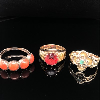 Lot 133 - A vintage signet type ring, assessed as 9ct...