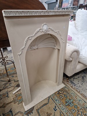 Lot 1404 - A large plaster niche. H 100 W 62 D 37 cm