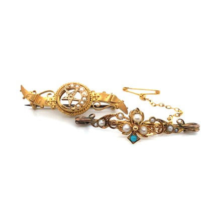 Lot 144 - A 15ct antique hallmarked seed pearl brooch...