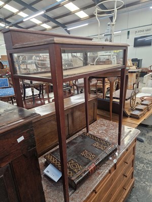 Lot 1421 - A mahogany bijouterie table.