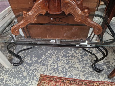 Lot 1468 - A wrought iron coffee table.