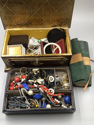 Lot 175 - A collection of vintage and other jewellery...