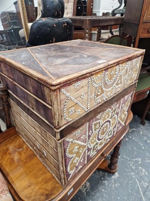 Lot 1578 - An interesting shell decorated box.
