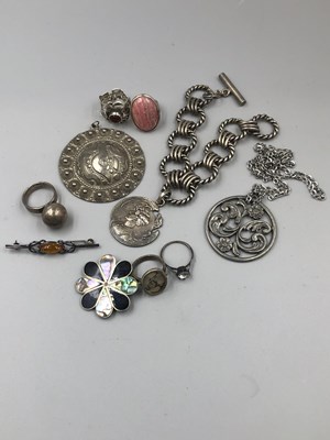 Lot 189 - Silver and other jewellery, including a...