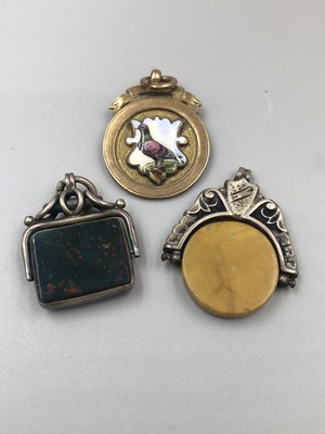 Lot 191 - A vintage 9ct hallmarked gold and enamel fob...
