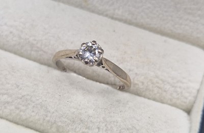 Lot 194 - A vintage 18ct hallmarked white gold diamond...