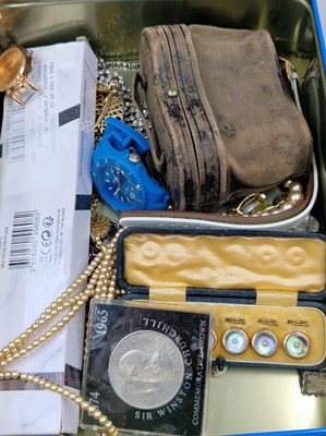 Lot 195a - Costume jewellery to include a set of cased...